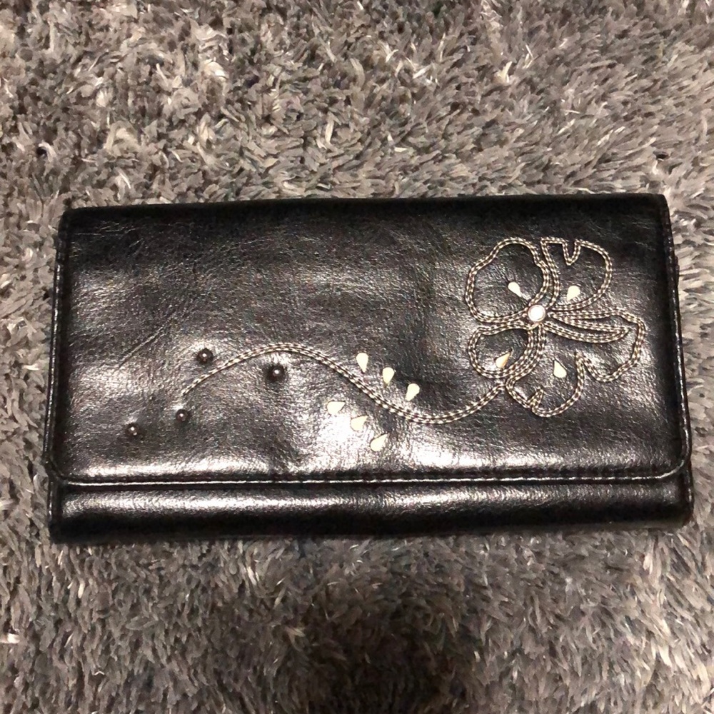 Black leather flower stitched in wallet